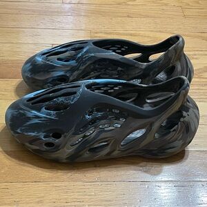 Yeezy Foam Runner Black and Gray